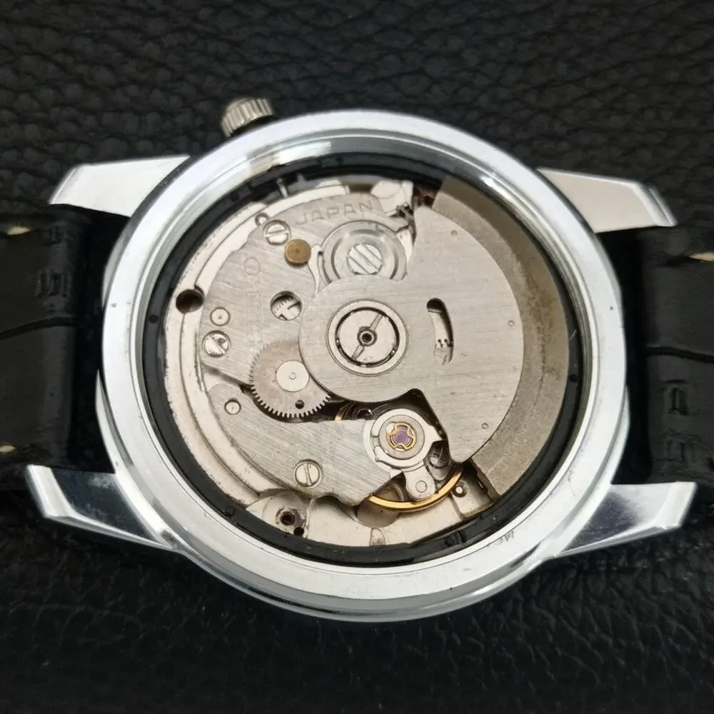 Vintage 1982 Seiko Automatic Mens Silver Watch W/daydate & Black accents